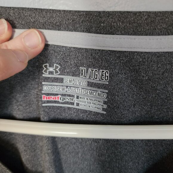 EUC Under Armour Semi Fitted Heat Gear T-Shirt - Picture 3 of 3